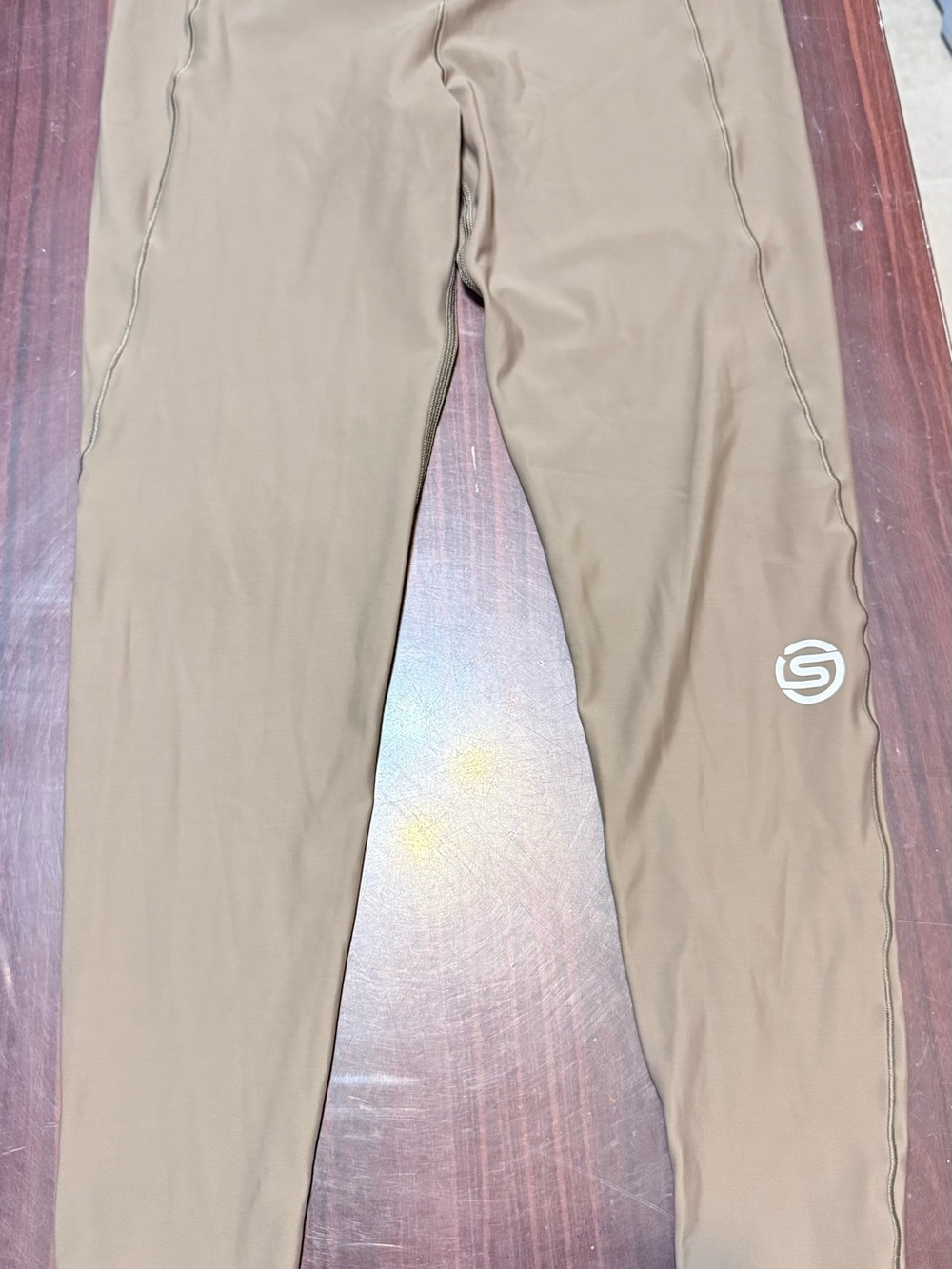 SKIMS Seam-Detail Leggings in Brown
